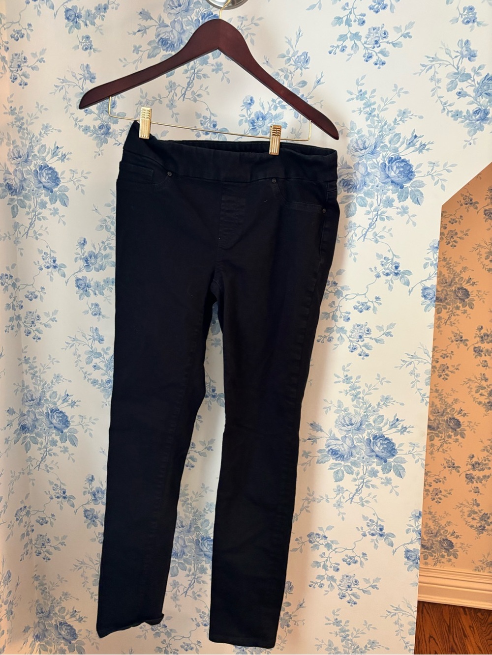 Chico's Black Pull on Jegging - Women's